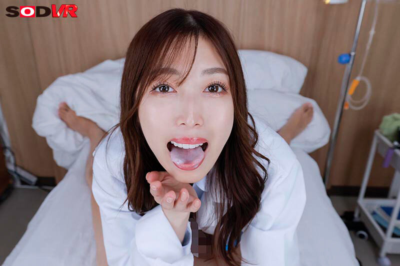 【VR】【8K】病院暮らしのボクを幼い頃から担当してくれている女医と筆おろし性交 初めての口淫、初めての挿入でドキドキ・バクバク病室セックス 今井栞菜 画像16