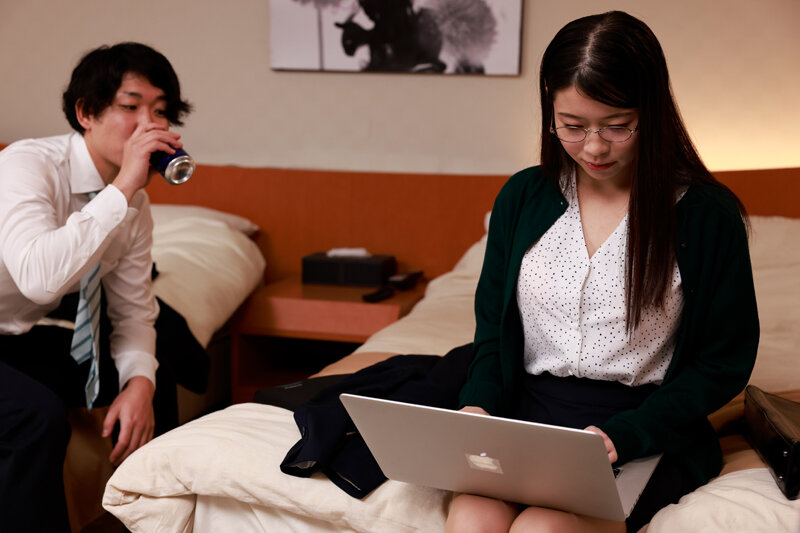会社で嫌われている地味な先輩とのSEXがドストライクすぎて… 画像7