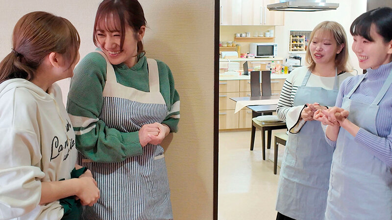 料理教室の先生に恋した私 優しい笑顔に惹かれて2人きりの時にキスしたら一気に距離が近づいて一緒にゴハン作ってお風呂に入って好きが溢れ続ける同棲レズタイム わか菜ほの 末広純 画像20