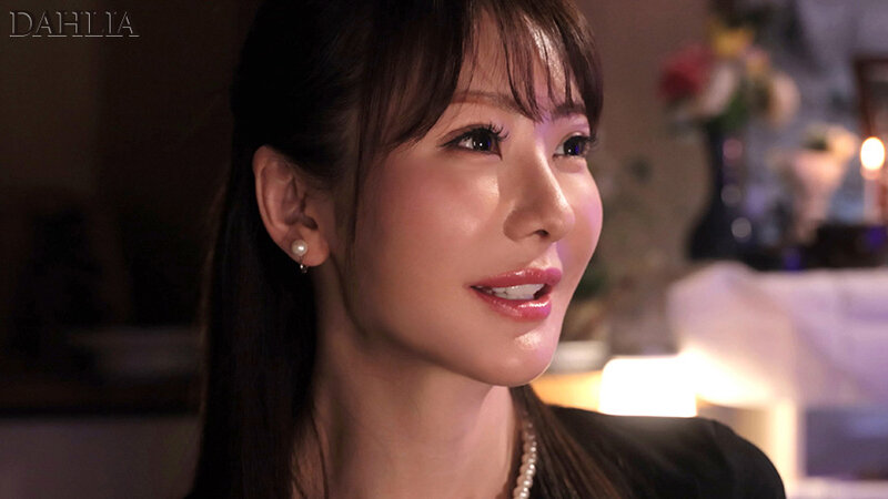 【喪服キメセクNTR】亡くなった旦那の親友と葬式前夜に不謹慎なSEXでチ○ポ狂いの覚醒状態に…気づいたら大乱交になっていました。 小沢菜穂 画像1