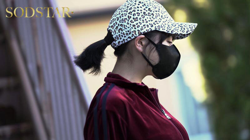 北関東 マンスジがクッキリ浮き出たベロアジャージのマイルドヤンキー奥さんを旦那の入院中に拘束飼育 夏目響 画像4
