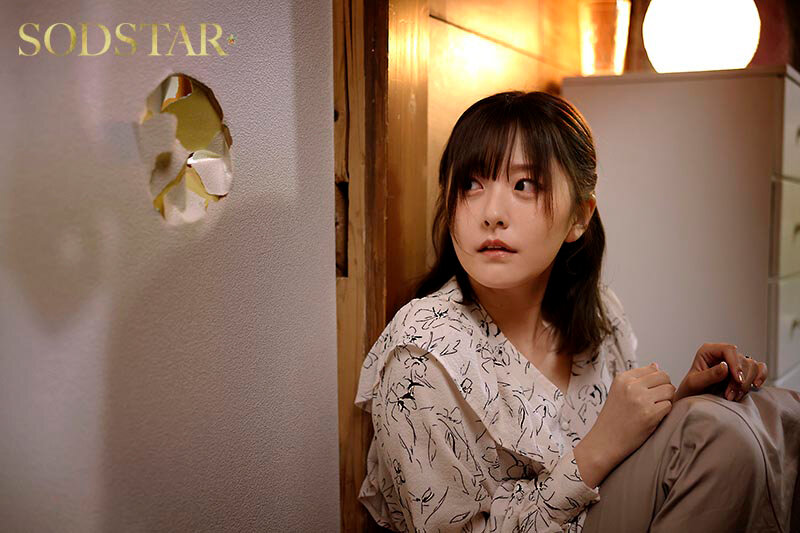 僕の住むアパートの隣室の美人妻は欲求不満だった。夫婦喧嘩で空いた直径10cmの壁穴越しに立ちバックで膣奥を突きまくった密かな不倫関係5日間。 青空ひかり 画像2
