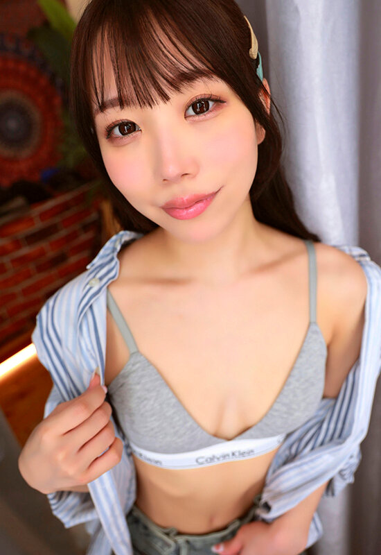 【VR】イ●スタの着替え動画で客を釣る美女店員の密着スポブラ接客にたまらず勃起チ○ポ見せたら向こうも発情こっそりフェラチオ試着室アヘ声押し殺しサイレント中出し 尾崎えりか 画像8