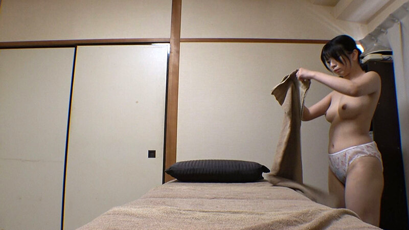 媚薬オイルマッサージ 痴●盗撮&中出し素人娘VOL.68 超強力媚薬を配合したマッサージオイルを施術中に知らずに塗りこまれたオンナは、身体の火照りに驚き、チ〇ポを欲しがる自分に戸惑い、垂れ出したマン汁に恥ずかしがりながらも生ハメ中出しまで欲してしまう! 画像5