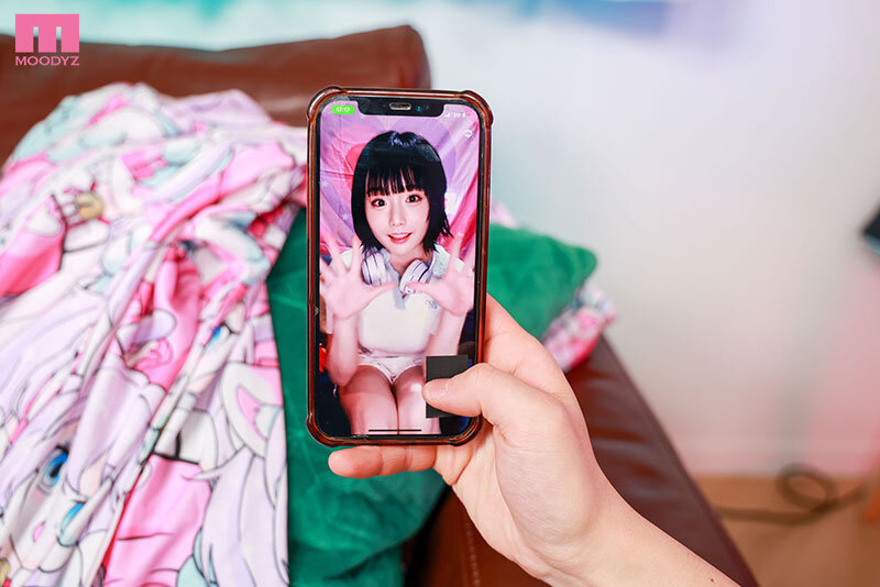 【VR】片言日本顔がかわいい韓国アイドルYORUちゃん緊急来日 チャットでつながった異国のアイドルと初密会僕にだけ見せてくれたダンスとおっぱいと中出しSEX! 月雲よる 画像2