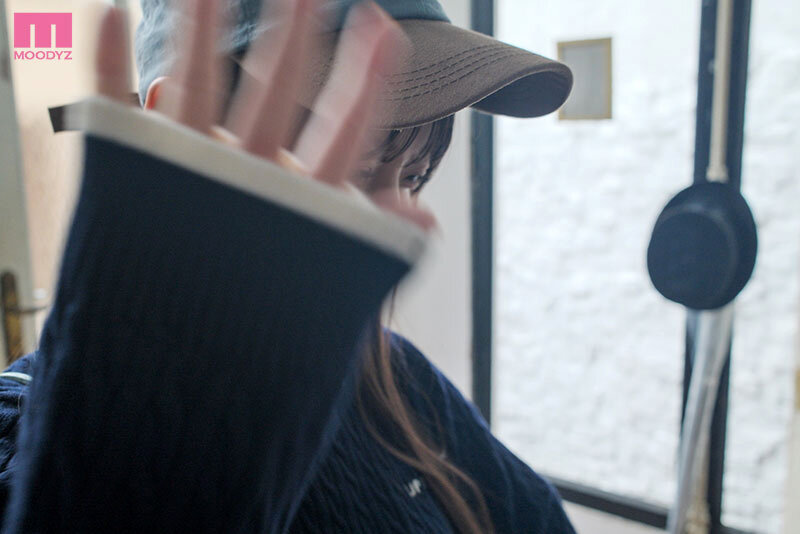 【VR】八木奈々と初めてのお忍びお泊まりデート いっぱい恥じらって、手を握って、愛し合ったのに「まだ帰りたくないな…」切なそうな顔が可愛すぎて延泊して世界で一番大好きな奈々と一晩で一発、二発、三発と… 画像3