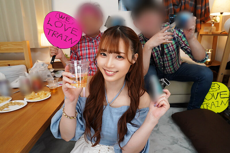 【VR】終電逃した超美人な電車サークルの女性メンバーが泥●してドエロ全開で発情し何度も生チ〇ポを求める濃厚中出しセックス 結月りあ【8K】 画像2