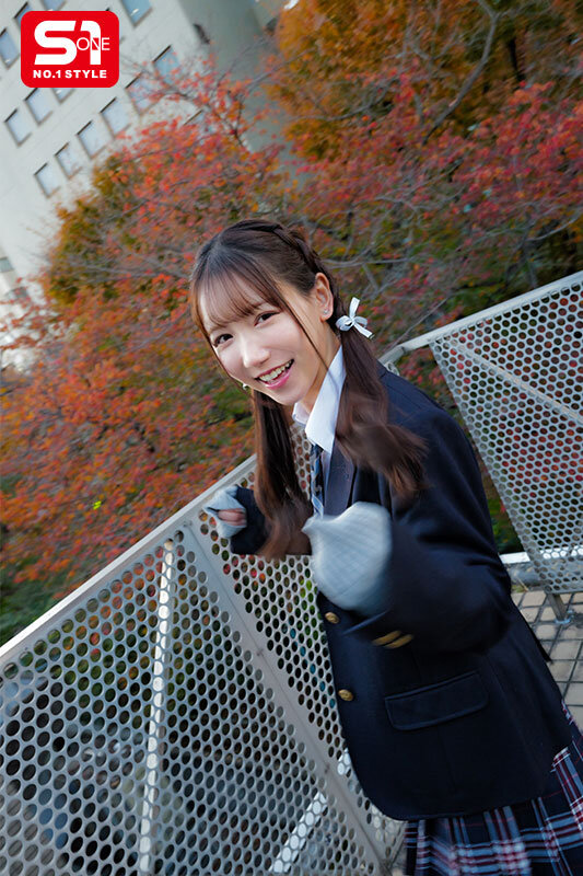 【VR】「文化祭、2人で抜け出さない?」学園のマドンナ三田さんに手を握られて…制服脱いだら艶っぽい大人スレンダーボディで瞬殺 あまりにも抜け駆けSEXが最高すぎたラブホ後夜祭 三田真鈴 画像3