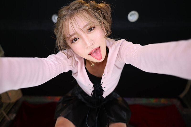 【VR】【8K VR】超天井特化JOI!トロ甘イジワルSギャルに圧迫見下ろしされながら、淫語交じりの淫靡手コキ×濃蜜フェラ×ヌチュクチュ密着騎乗位でエンドレス射精管理されちゃえ! 小那海あや 画像2