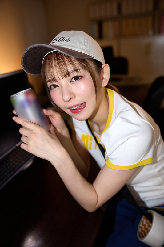 【VR】【8K VR】いつも応援してくれる後輩のボーイッシュADと会社でサシ飲み午前2時。この後、密着ハグして唇腫れるほどベロキスしたし、ゴムも付けずに滅茶苦茶中出しセックスした。 めいさちゃん 画像2