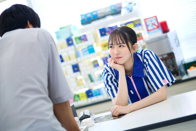 【VR】【8K】10年来の仲が良い地元のハメ友とコンビニバイトの休憩中にラブホ代わりに身勝手ヌキヌキタイム猿のように汗だくでSEXした側道沿いの真夏の田舎コンビニ。 西元めいさ 画像4