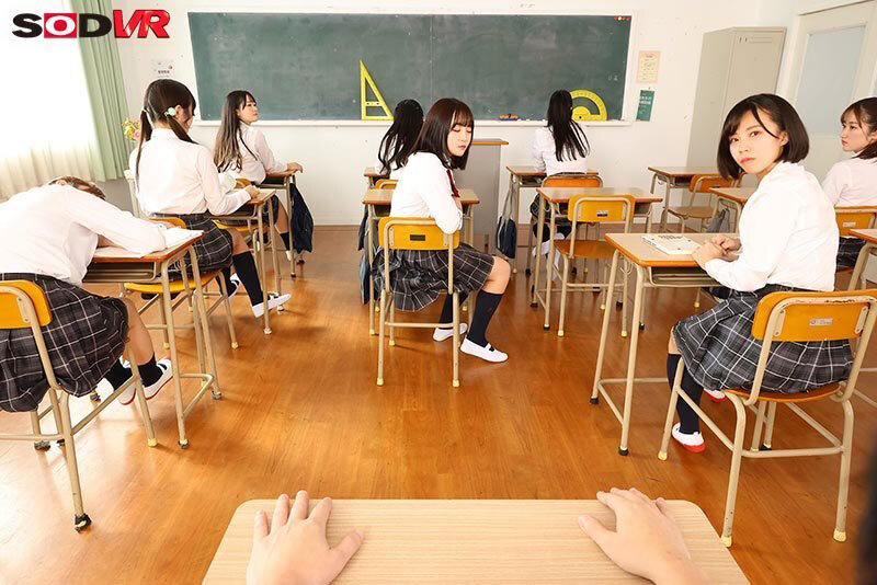 【VR】【8K】シン・学校掃除の時間 教室・廊下 雑巾がけパンチラVR 画像3