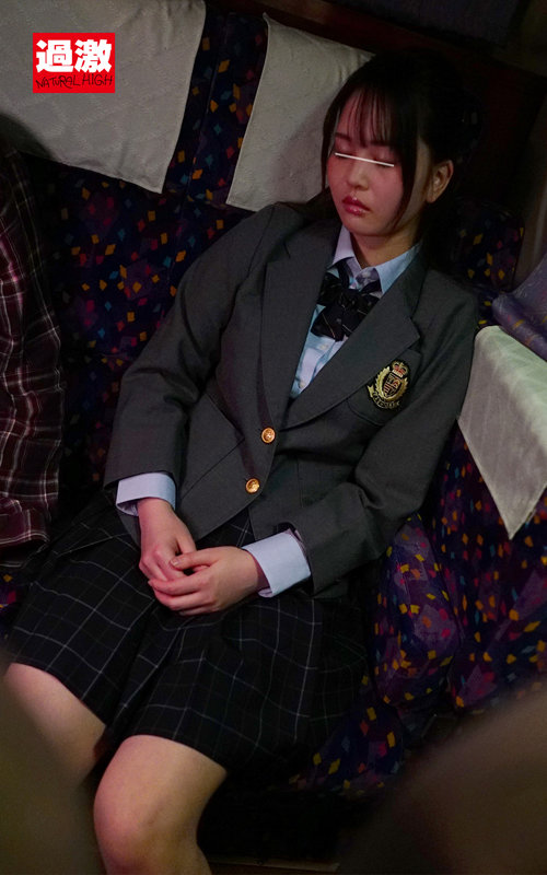 夜行バスで声も出せずイカされた隙に生ハメされた女はスローピストンの痺れる快感に理性を失い中出しも拒めない 女子○生限定10 囁き淫語腰振りSP 厳選10人総集編付き2枚組 豪華版 画像11