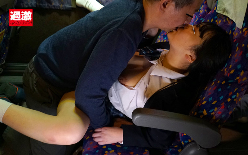 夜行バスで声も出せずイカされた隙に生ハメされた女はスローピストンの痺れる快感に理性を失い中出しも拒めない 女子○生限定10 囁き淫語腰振りSP 厳選10人総集編付き2枚組 豪華版 画像4