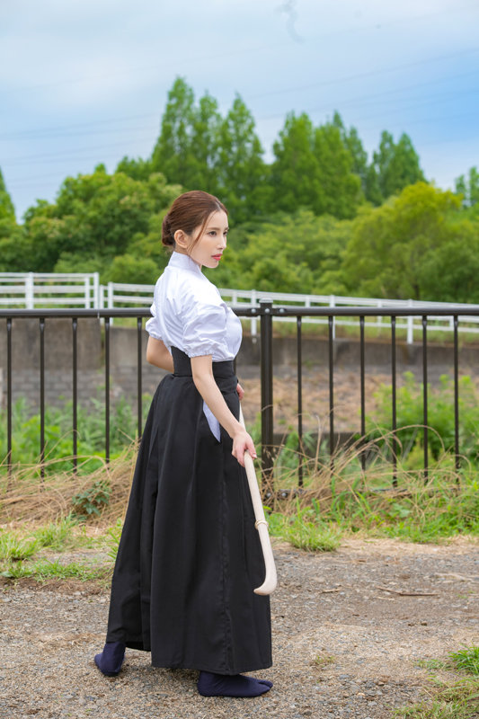 薙刀術三段全日本3位!素人麗しママが息子の私立小学校の為にAVデビュー!その強さに惨敗し、キレた野獣三兄弟が中出し3発×顔射3発の無残レ●プ! 橘奏海 画像1