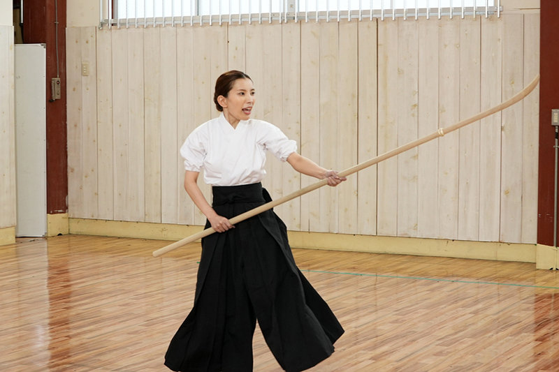 薙刀術三段全日本3位!素人麗しママが息子の私立小学校の為にAVデビュー!その強さに惨敗し、キレた野獣三兄弟が中出し3発×顔射3発の無残レ●プ! 橘奏海 画像12