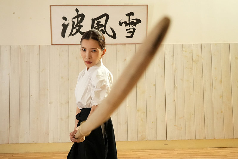 薙刀術三段全日本3位!素人麗しママが息子の私立小学校の為にAVデビュー!その強さに惨敗し、キレた野獣三兄弟が中出し3発×顔射3発の無残レ●プ! 橘奏海 画像16