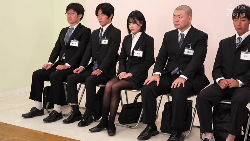 羞恥新卒美少女を裸にして尻穴と膣穴の奥迄視姦する「セクハラ圧迫面接」危険日に中出しされたのに不採用にされ号泣!2024春響乃うた 画像1