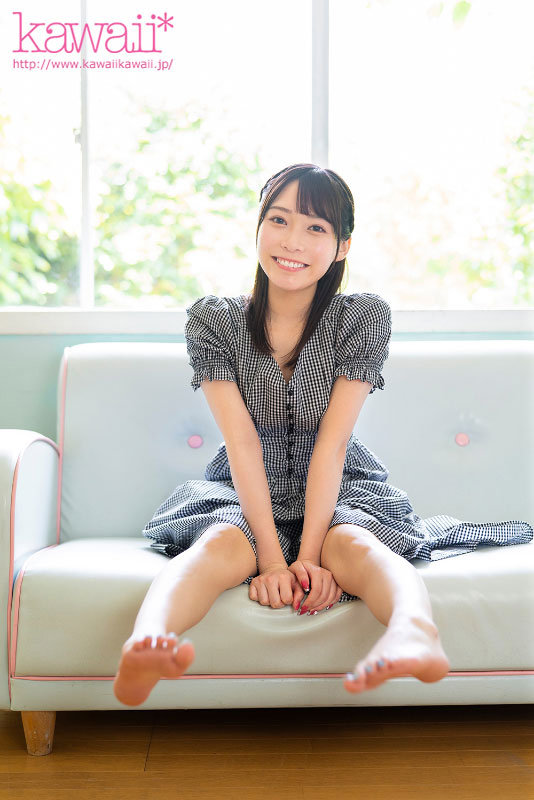 押しに弱い自分を変えたくて自らAV応募 お願いされたら断れない…?? 澄ました顔して性欲めっちゃ強いお人好しすぎるドMな現役女子大生DEBUT!! 杉咲麦 画像1