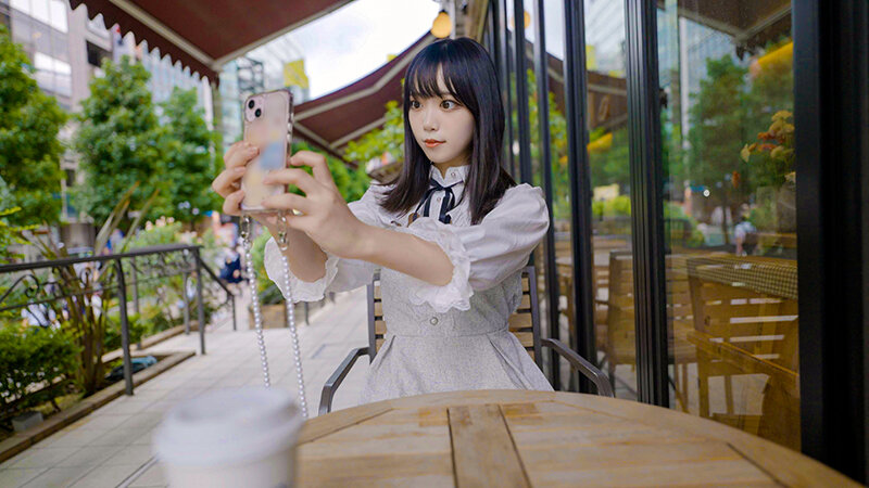 素人女子大生【限定】かすみちゃん20歳 以前マッチングしたアニメ好き女子大生とコスプレイベント終わりに会ってホテルでさっきまで着てたコスプレを着せて中出しSEX!! 画像2