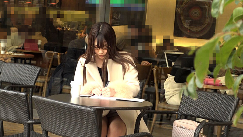 【とにかく可愛い×頭脳明晰×エロ巨乳=これ最強!】大学前カフェでお勉強中JDは奇跡の巨乳でパイズリ天国!プリプリ桃尻も激シコ天国☆イキまくる敏感体質!おかわりピストンでイカせまくってセフレにしてみた件 画像1