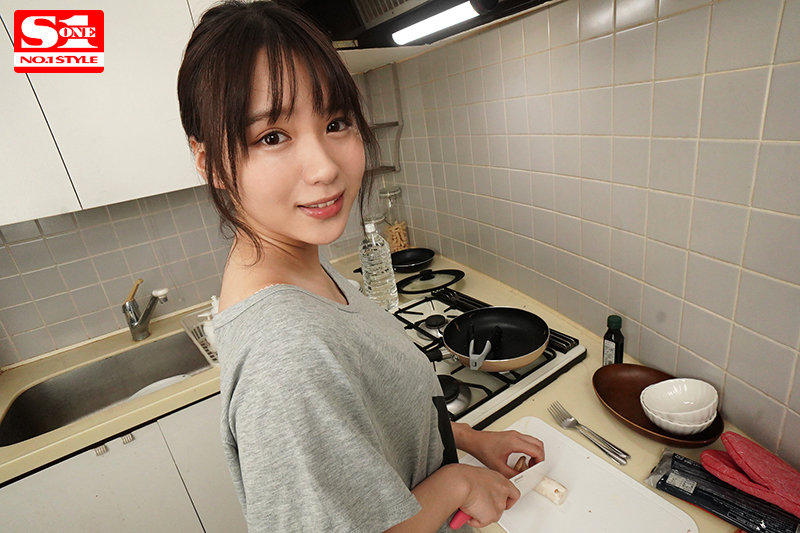 【VR】小倉七海とず~っと密着… キュートな目も鼻も唇も完全独占! 最高の距離で魅せるイチャラブ究極同棲VR 画像5