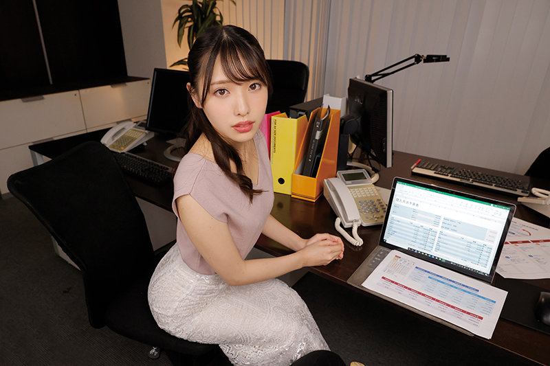 【VR】徹夜残業で後輩マドンナと朝まで会社で2人きり… はな 画像3