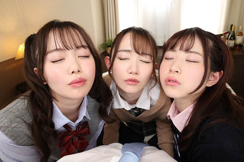 【VR】部活終わりの休日。シティホで教え子3人に囲まれサンドイッチで挟まれて小悪魔的に痴女られ誘惑されて抜かれまくったボク。あすか・ゆめる・恵奈 画像3