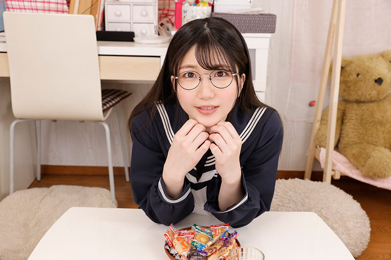 【VR】クラスでもあまり目立たない地味系女子に告白され付き合うことになった僕。みくる 画像2